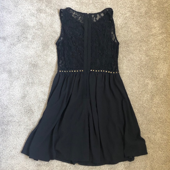 Black dress with lace open back - Picture 2 of 3